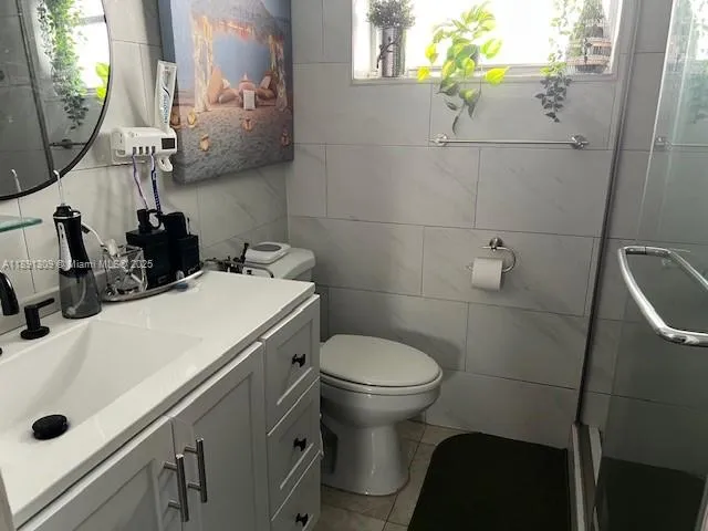 $179,000 | 329 Southeast 3rd Street, Unit 304S, Hallandale Beach, FL 33009