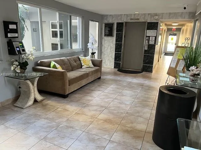 $179,000 | 329 Southeast 3rd Street, Unit 304S, Hallandale Beach, FL 33009