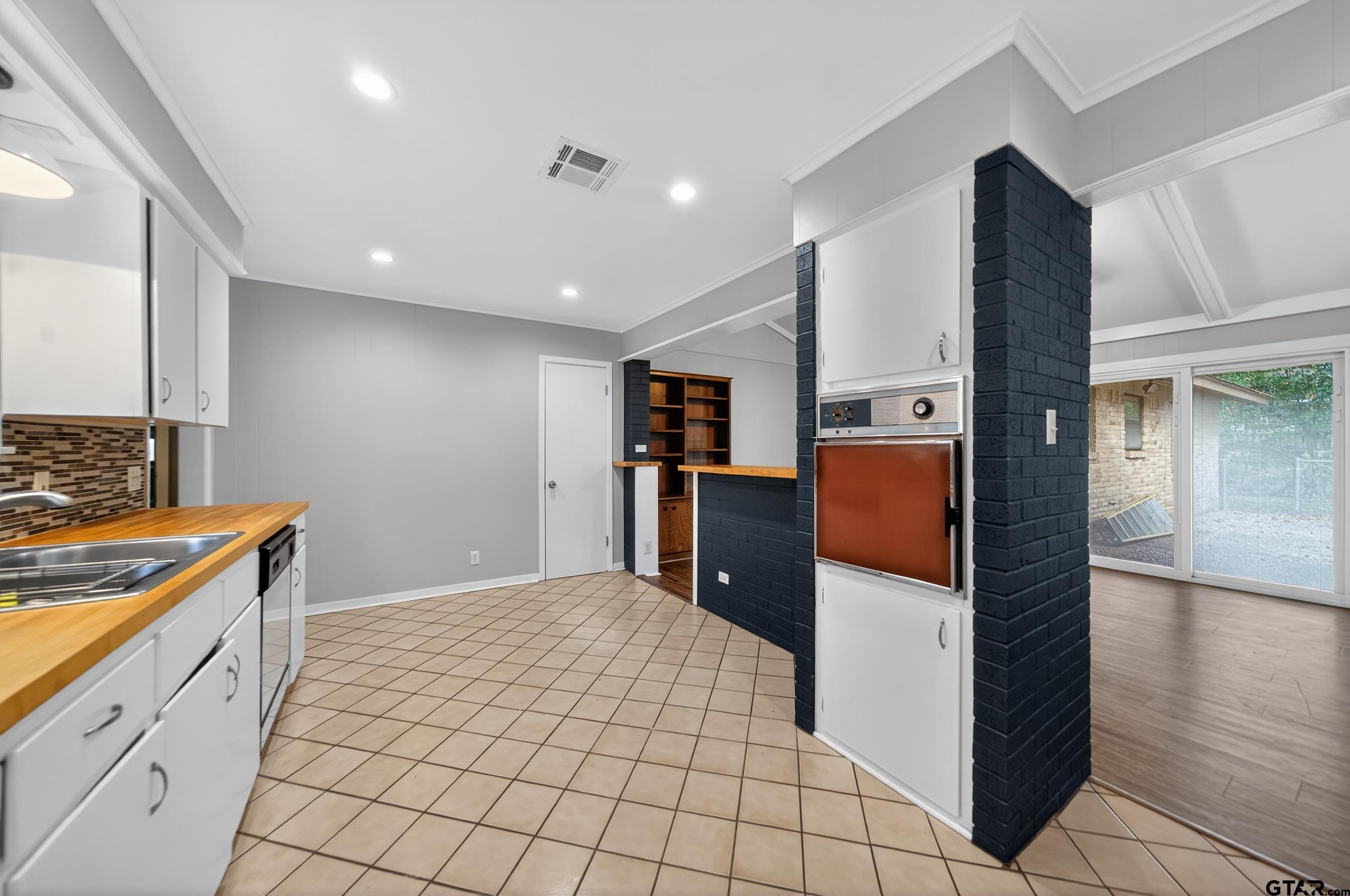 901 Rhodes Drive Tyler, TX 75701 - Photo 14 of 35