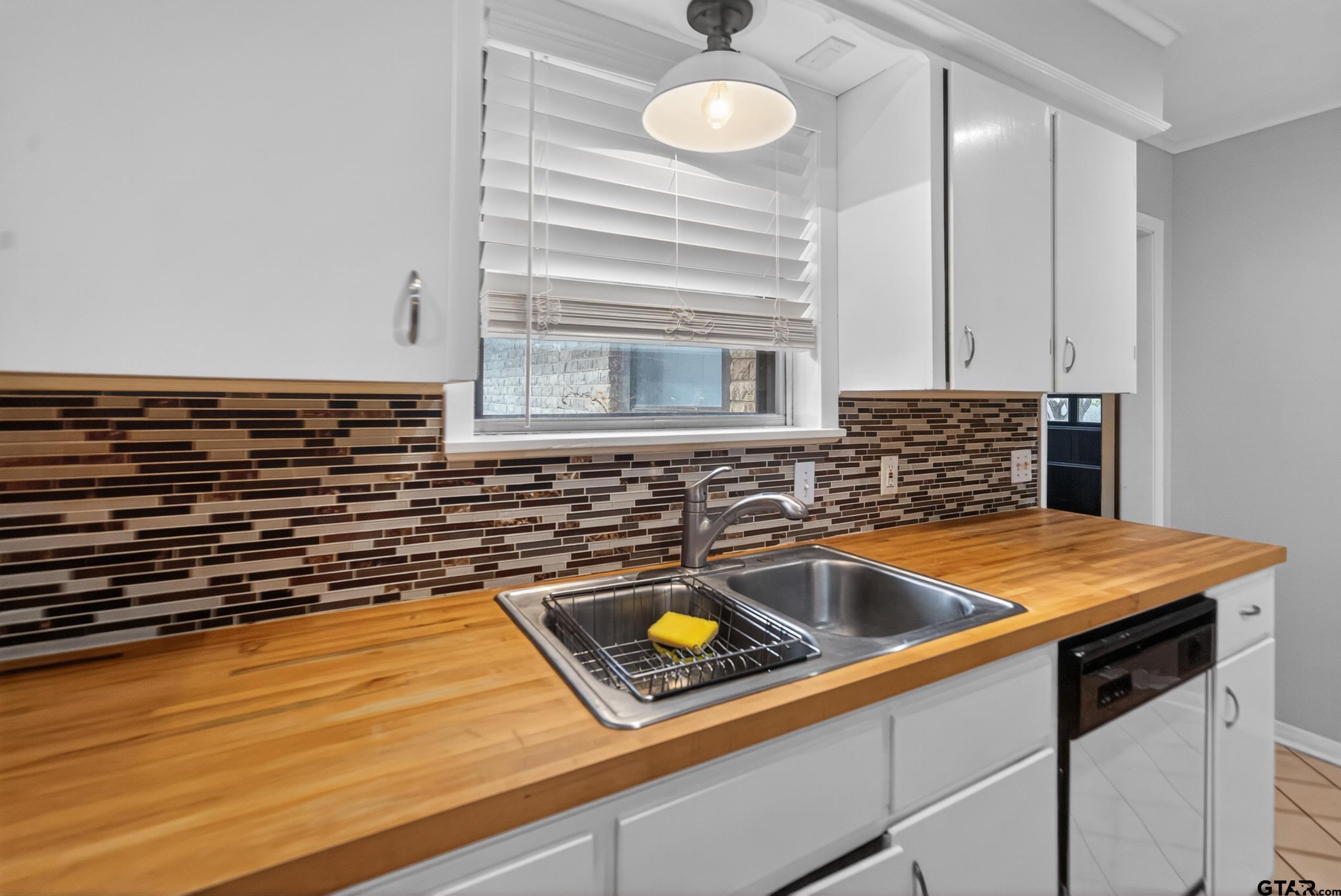 901 Rhodes Drive Tyler, TX 75701 - Photo 15 of 35