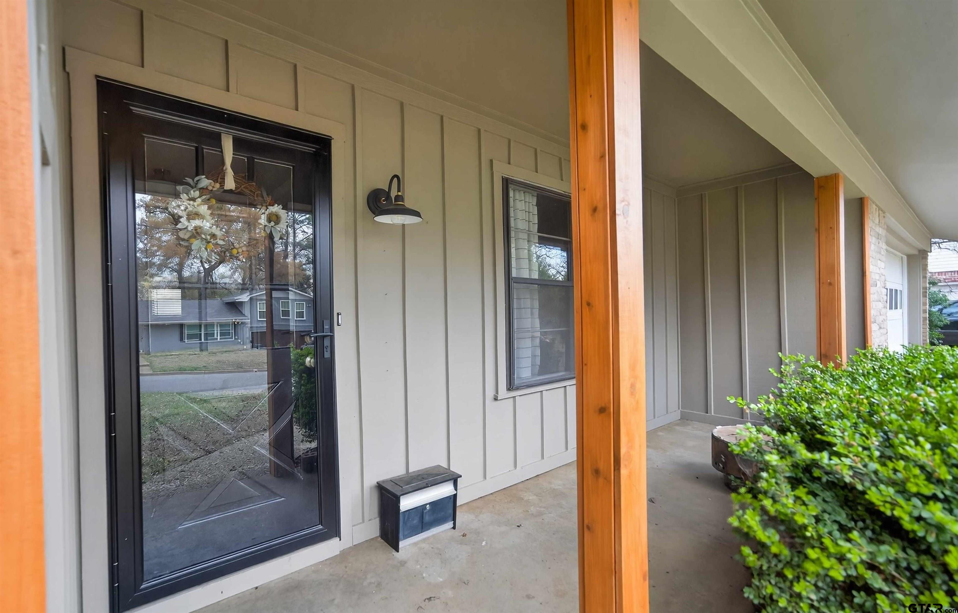 901 Rhodes Drive Tyler, TX 75701 - Photo 4 of 35