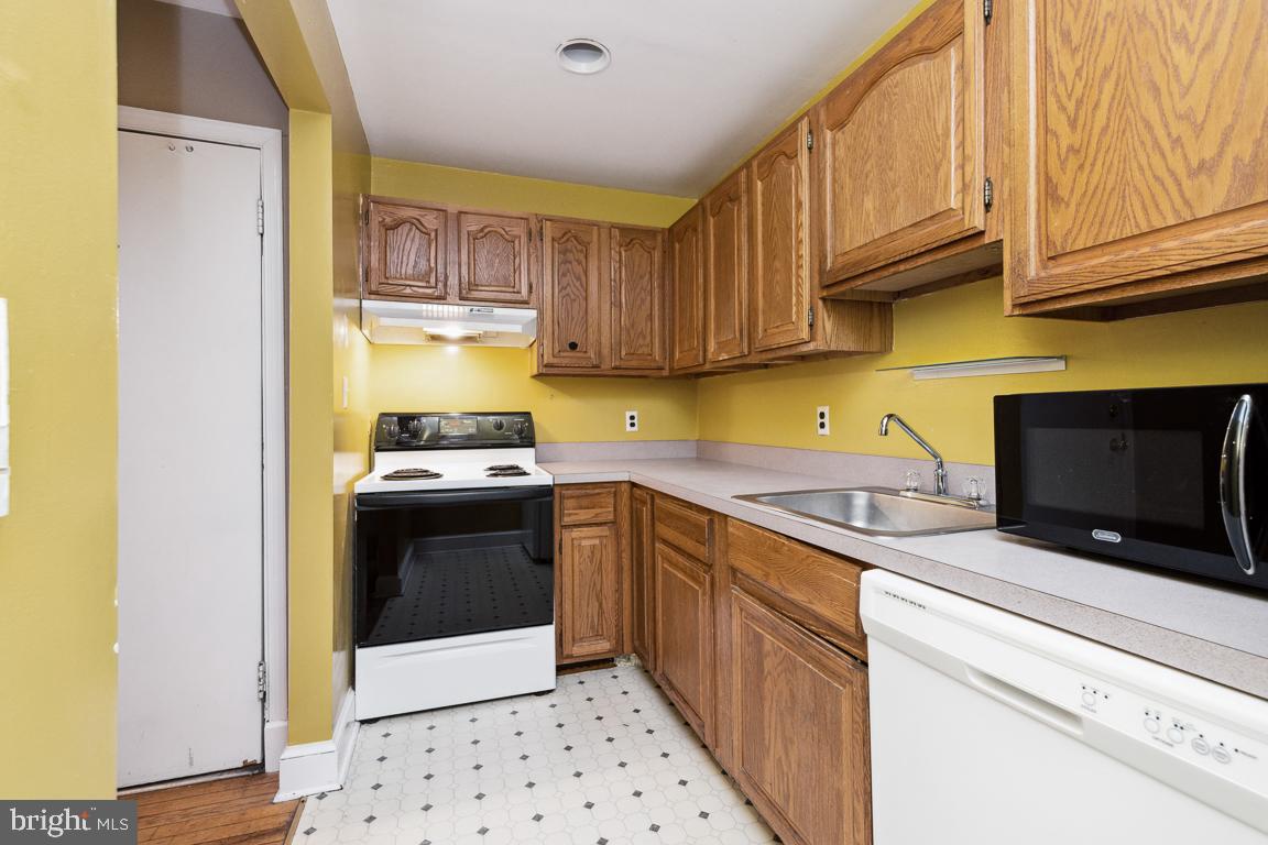 918 North Calvert Street, Unit D Baltimore, MD 21202 - Photo 16 of 35 Kitchen