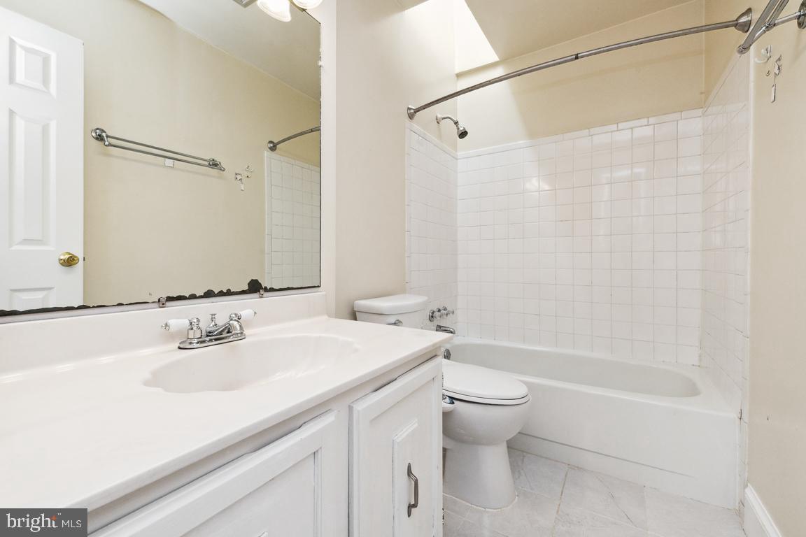 918 North Calvert Street, Unit D Baltimore, MD 21202 - Photo 28 of 35 Full Bath