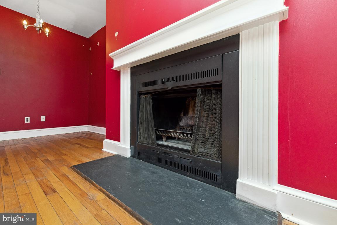 918 North Calvert Street, Unit D Baltimore, MD 21202 - Photo 6 of 35 Wood burning fireplace