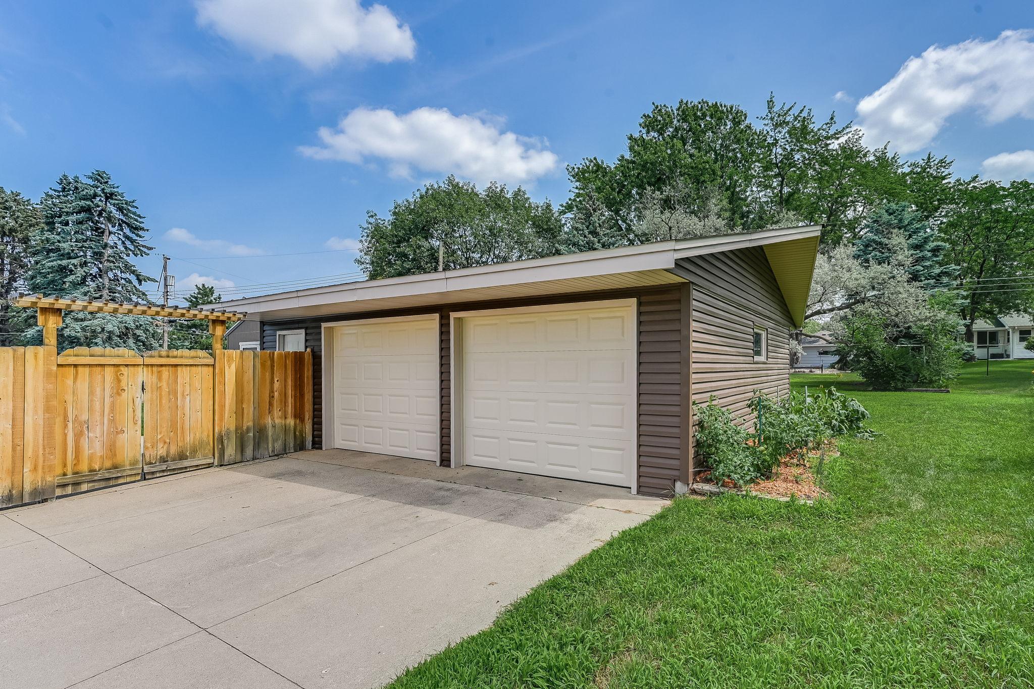 11309 Goodrich Road Bloomington, MN 55437 - Photo 44 of 50 Gallery Image 44