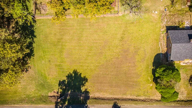 a picture of a lake view