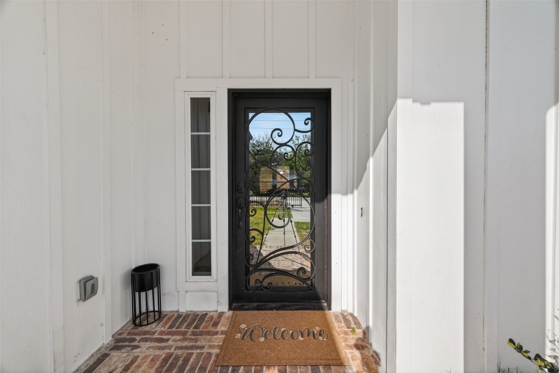 5121 Firnat Street Houston, TX 77016 - Photo 3 of 31