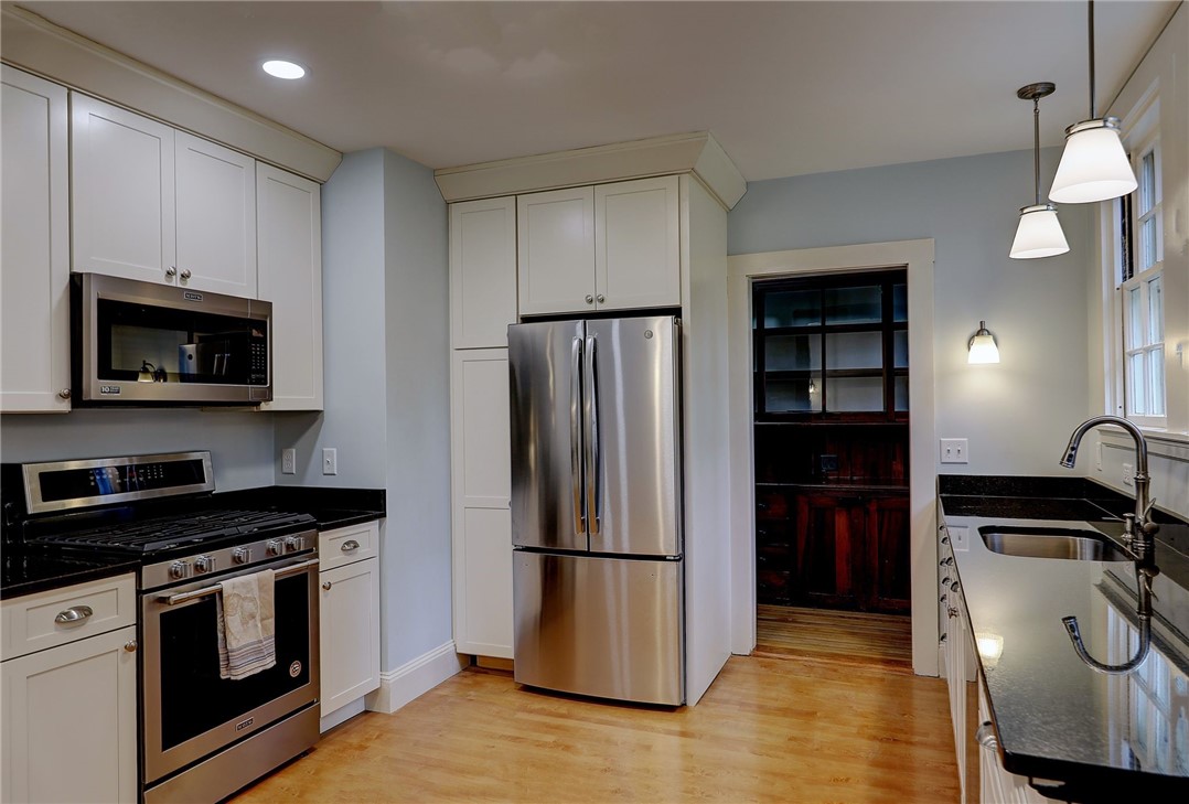 16 Elton Street Providence, RI 02906 - Photo 8 of 25