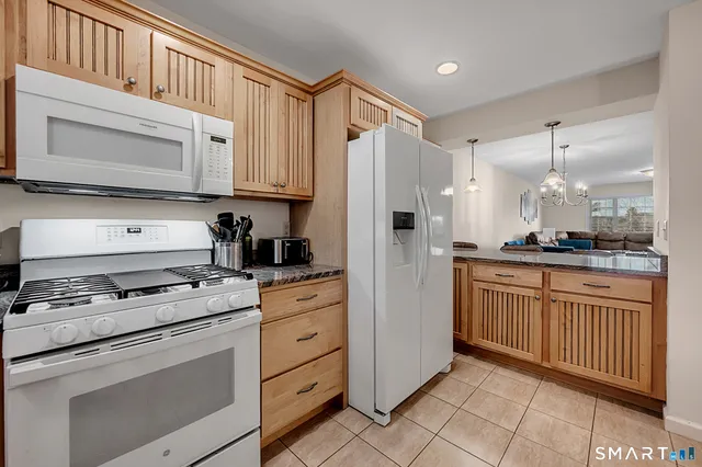 $329,900 | 330 Crystal Avenue, Unit 3, New London, CT 06320