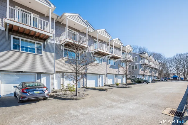 $329,900 | 330 Crystal Avenue, Unit 3, New London, CT 06320