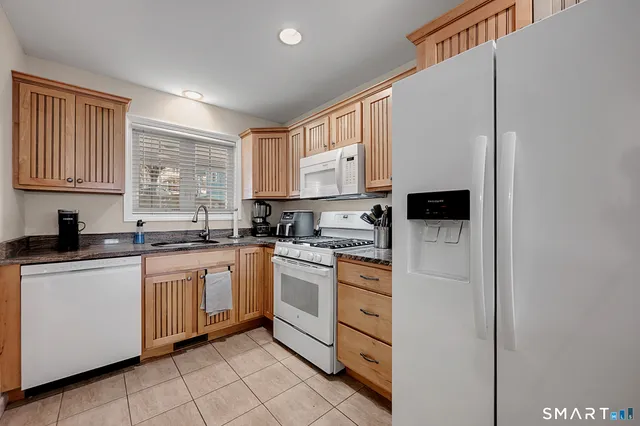 $329,900 | 330 Crystal Avenue, Unit 3, New London, CT 06320