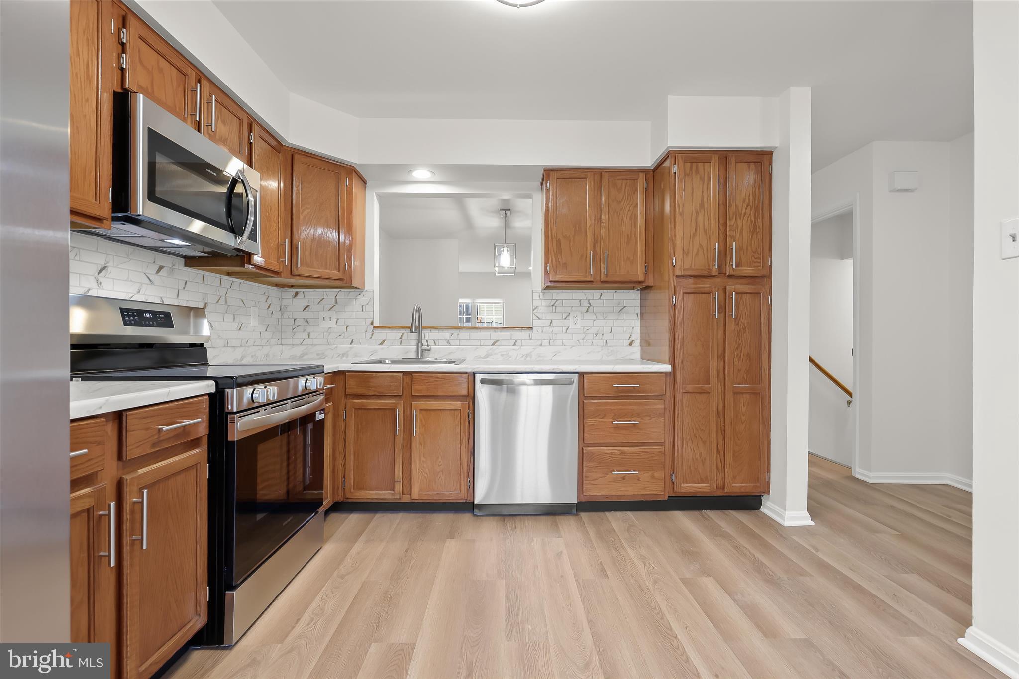 508 Greencrest Lane Odenton, MD 21113 - Photo 6 of 46 a kitchen with stainless steel appliances granite countertop a stove a sink and a refrigerator