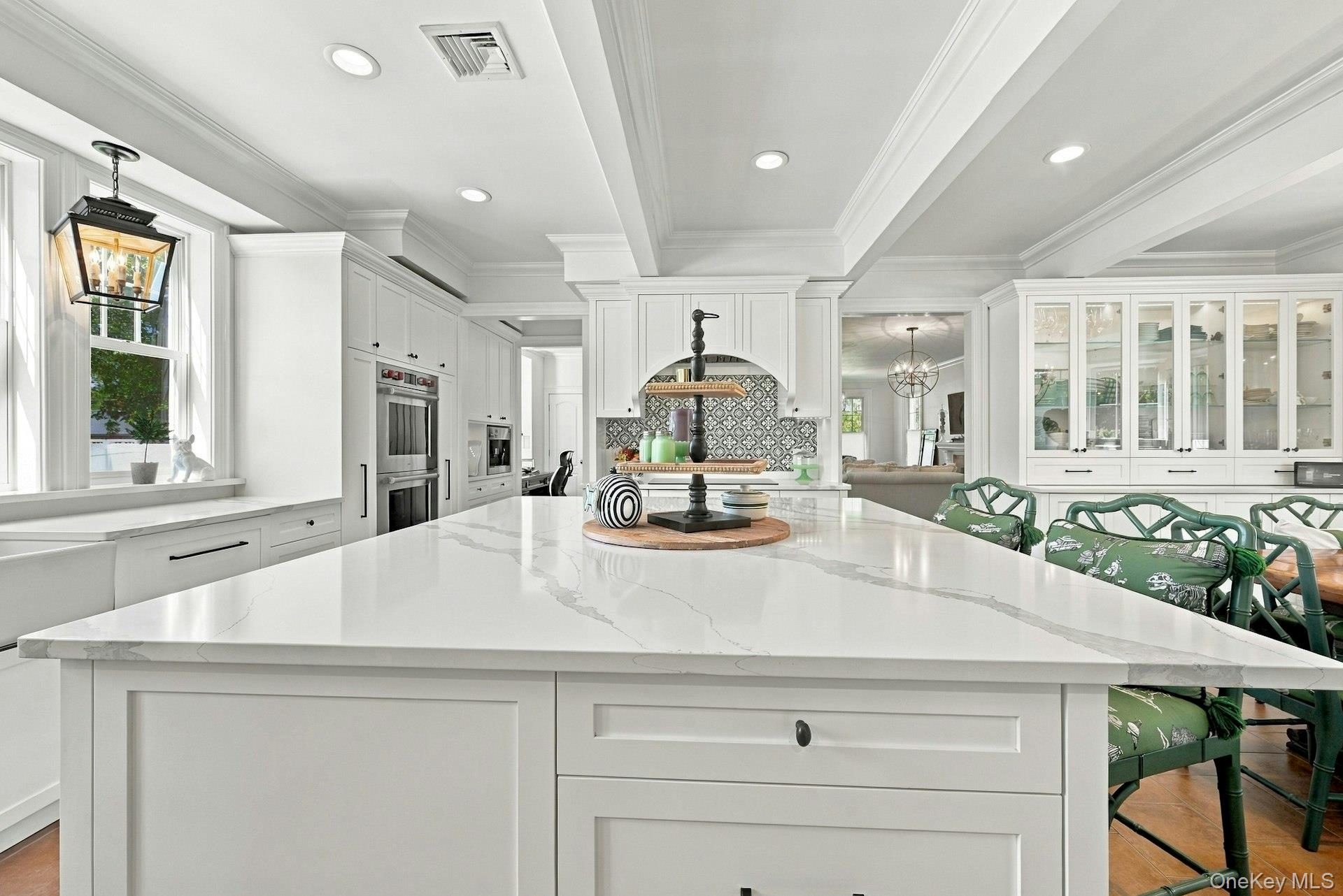 354 Middle Road Bayport, NY 11705 - Photo 10 of 41 Gallery Image 10
