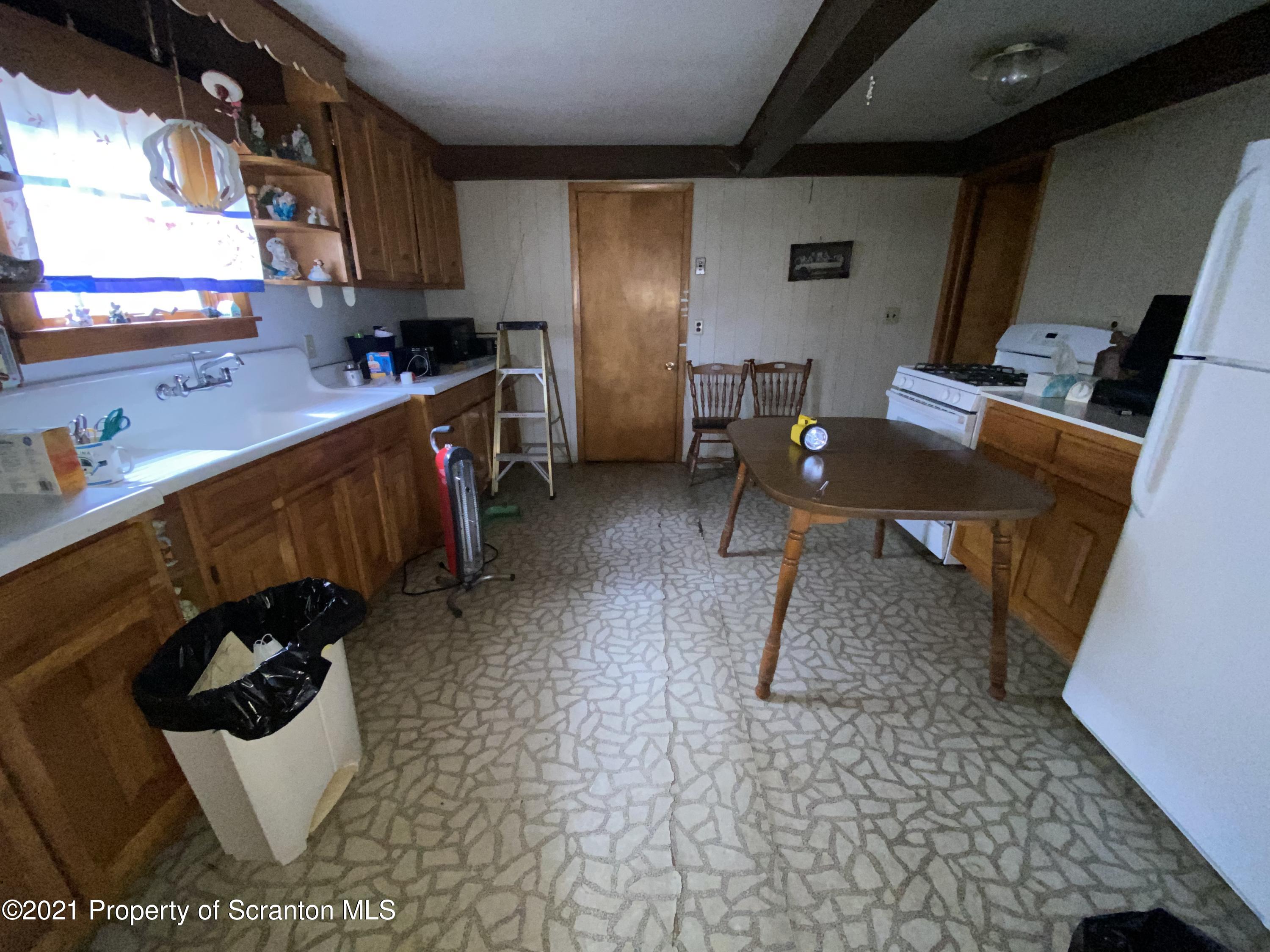 28 Rear Frobel Street Carbondale, PA 18407 - Photo 4 of 10 Gallery Image 4