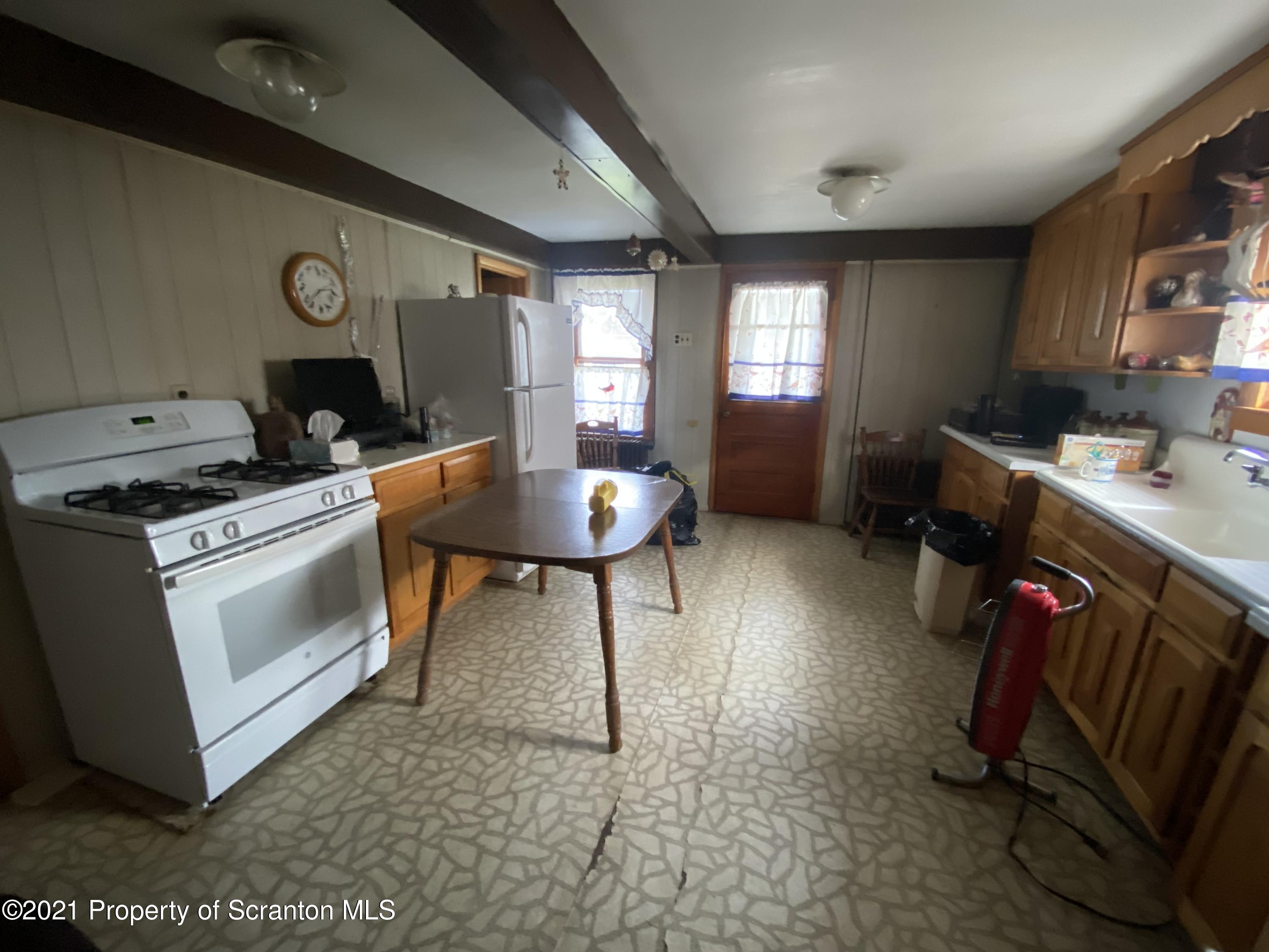 28 Rear Frobel Street Carbondale, PA 18407 - Photo 5 of 10 Gallery Image 5