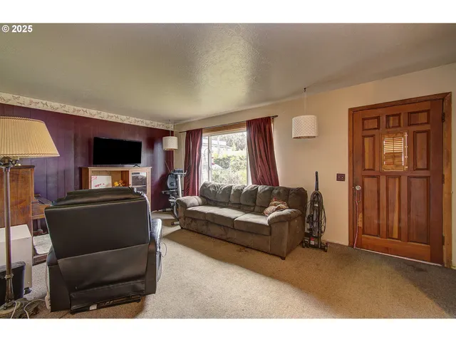 $325,000 | 6867 North Hudson Street, Portland, OR 97203