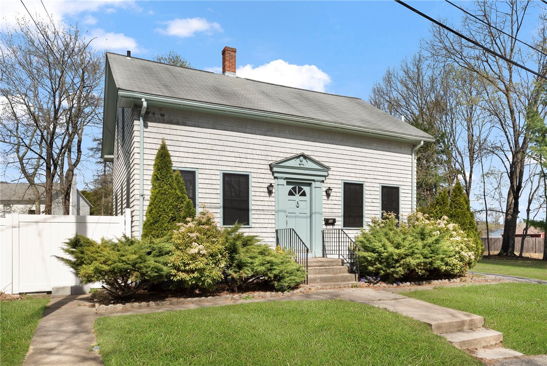 32 Brookdale Avenue Cranston, RI 02921 - Photo 2 of 46