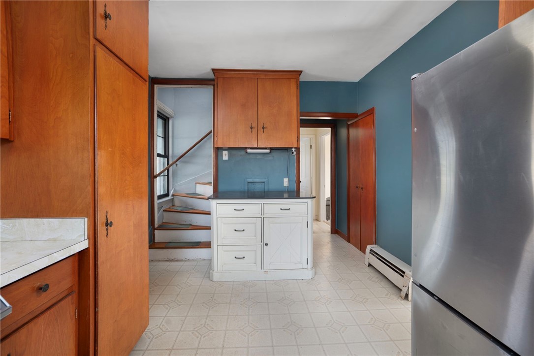 32 Brookdale Avenue Cranston, RI 02921 - Photo 10 of 46