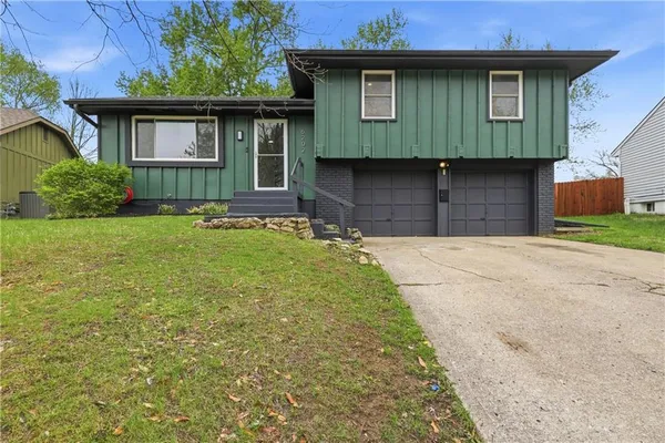 $205,000 | 6202 East 140th Terrace, Grandview, MO 64030