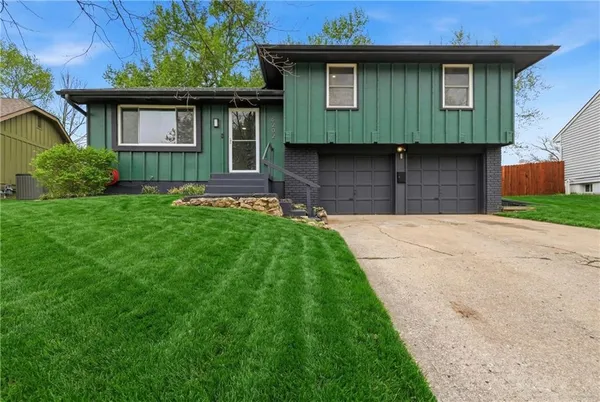 $205,000 | 6202 East 140th Terrace, Grandview, MO 64030
