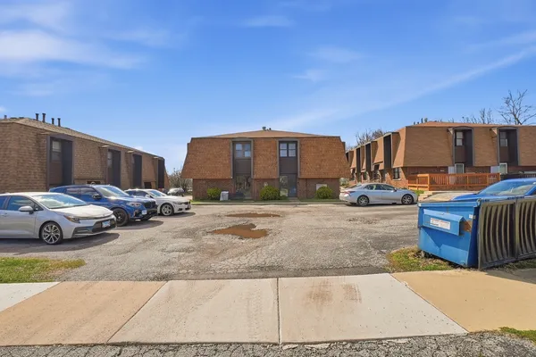 $1,900 | 12738 South Kenneth Avenue, Unit H, Alsip, IL 60803
