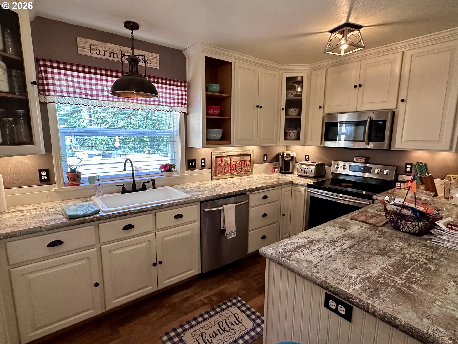 37303 Wallace Creek Road Springfield, OR 97478 - Photo 6 of 45 Kitchen