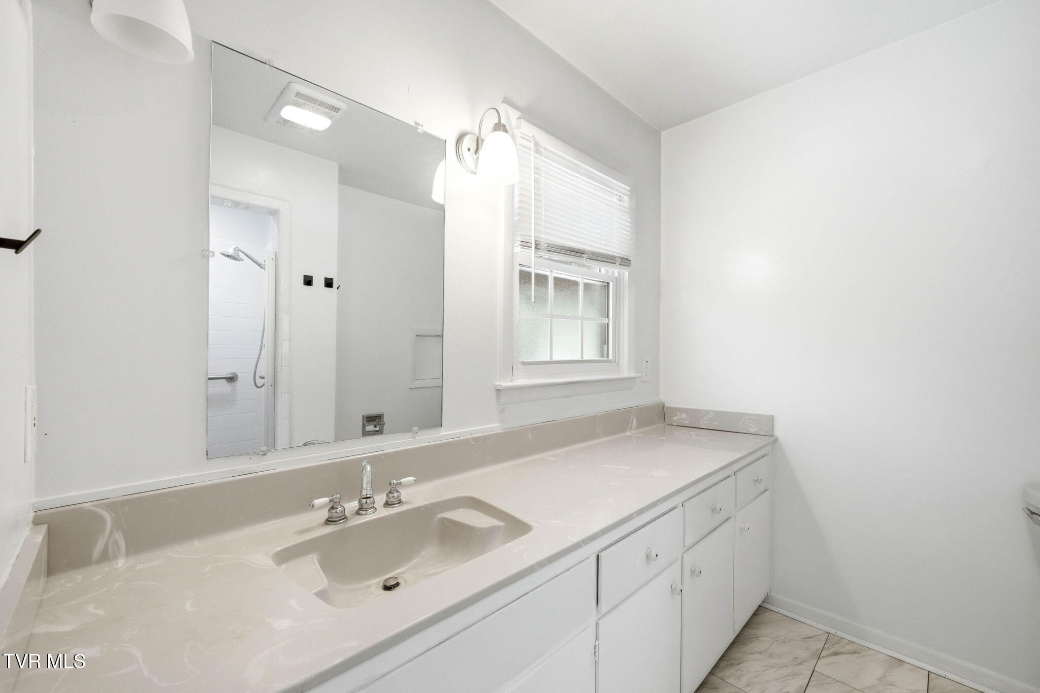 808 Chippendale Road, Unit 16 Kingsport, TN 37660 - Photo 16 of 35 15-web-or-mls-808 Chippendale Rd-22