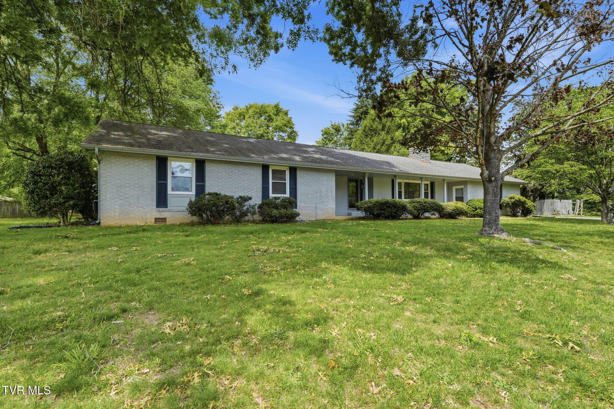 808 Chippendale Road, Unit 16 Kingsport, TN 37660 - Photo 2 of 35 23-web-or-mls-808 Chippendale Rd-3