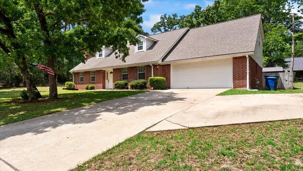 $439,888 | 1928 Greentree Drive, Huntsville, TX 77340
