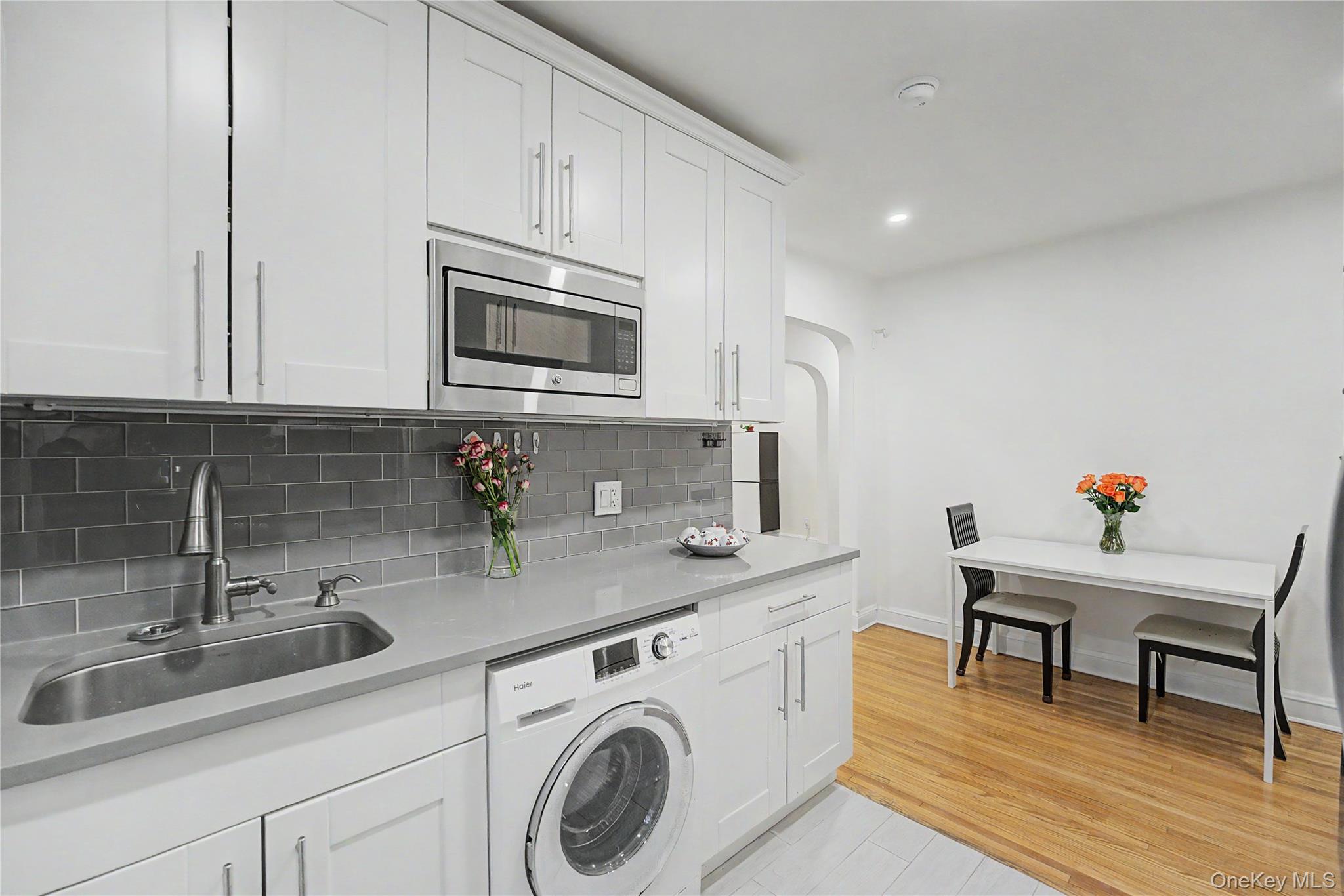10 Welwyn Road, Unit 2C Great Neck, NY 11021 - Photo 11 of 18