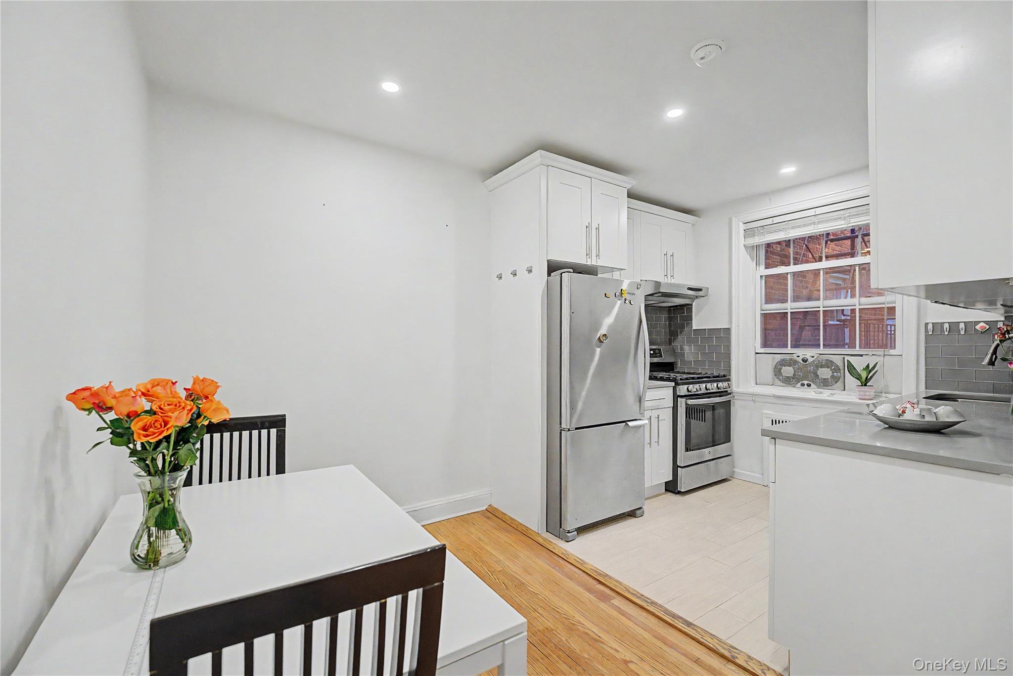 10 Welwyn Road, Unit 2C Great Neck, NY 11021 - Photo 12 of 18