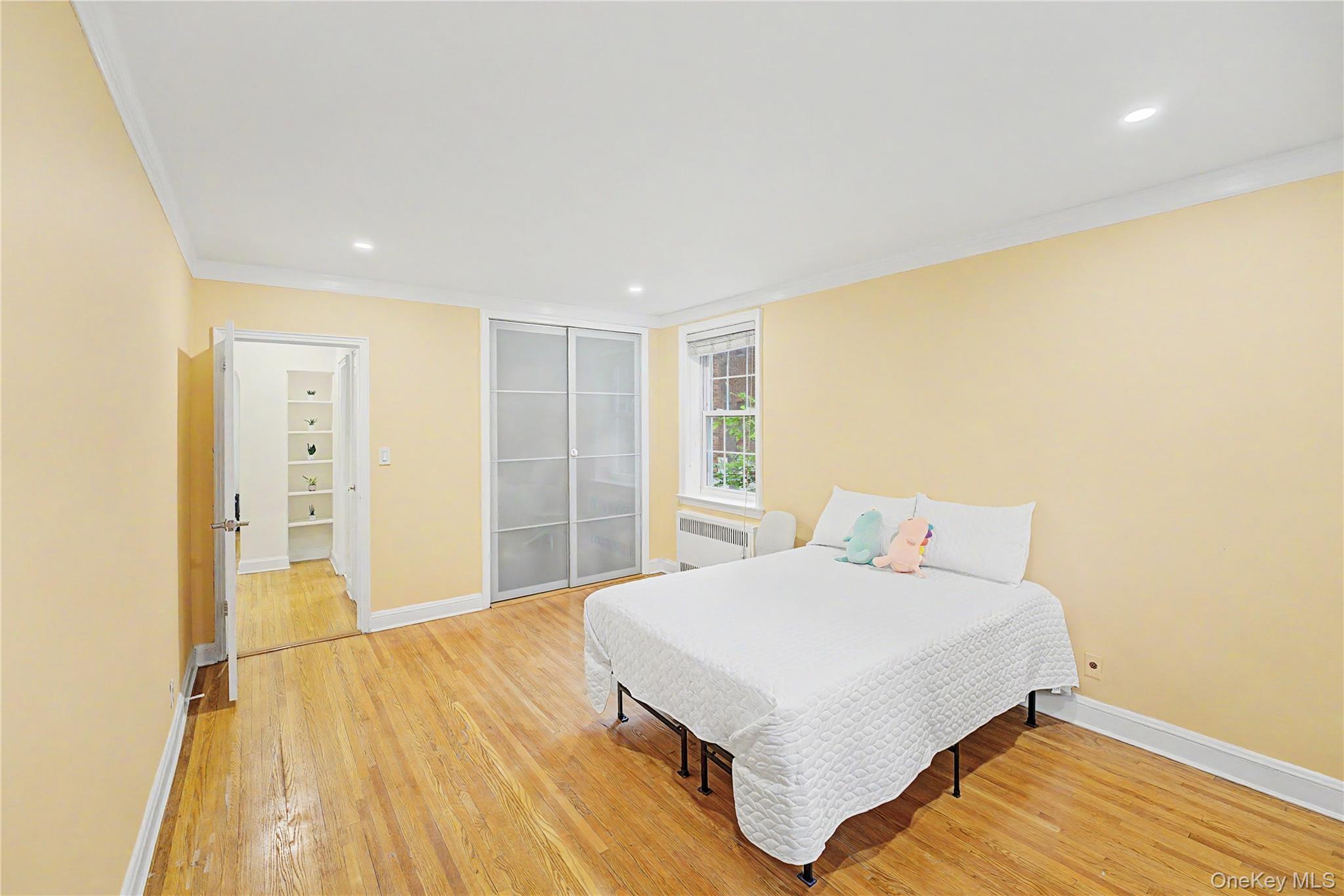 10 Welwyn Road, Unit 2C Great Neck, NY 11021 - Photo 14 of 18