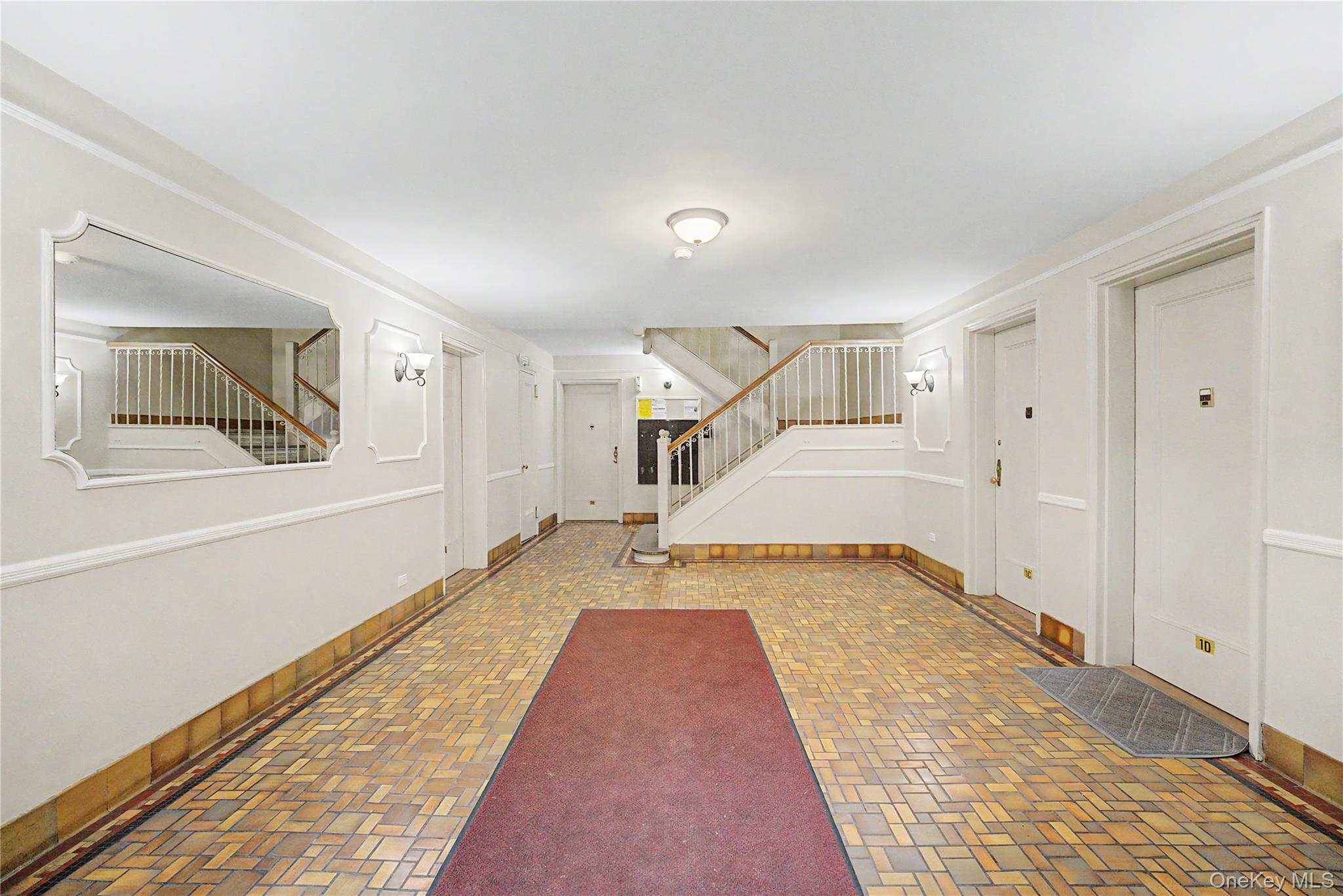 10 Welwyn Road, Unit 2C Great Neck, NY 11021 - Photo 2 of 18