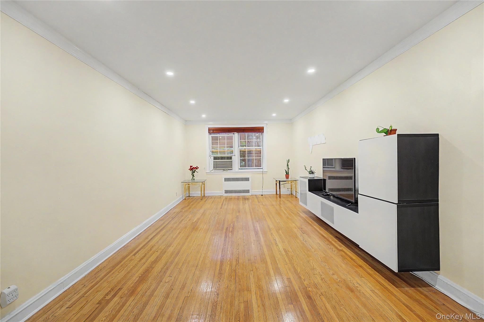 10 Welwyn Road, Unit 2C Great Neck, NY 11021 - Photo 5 of 18