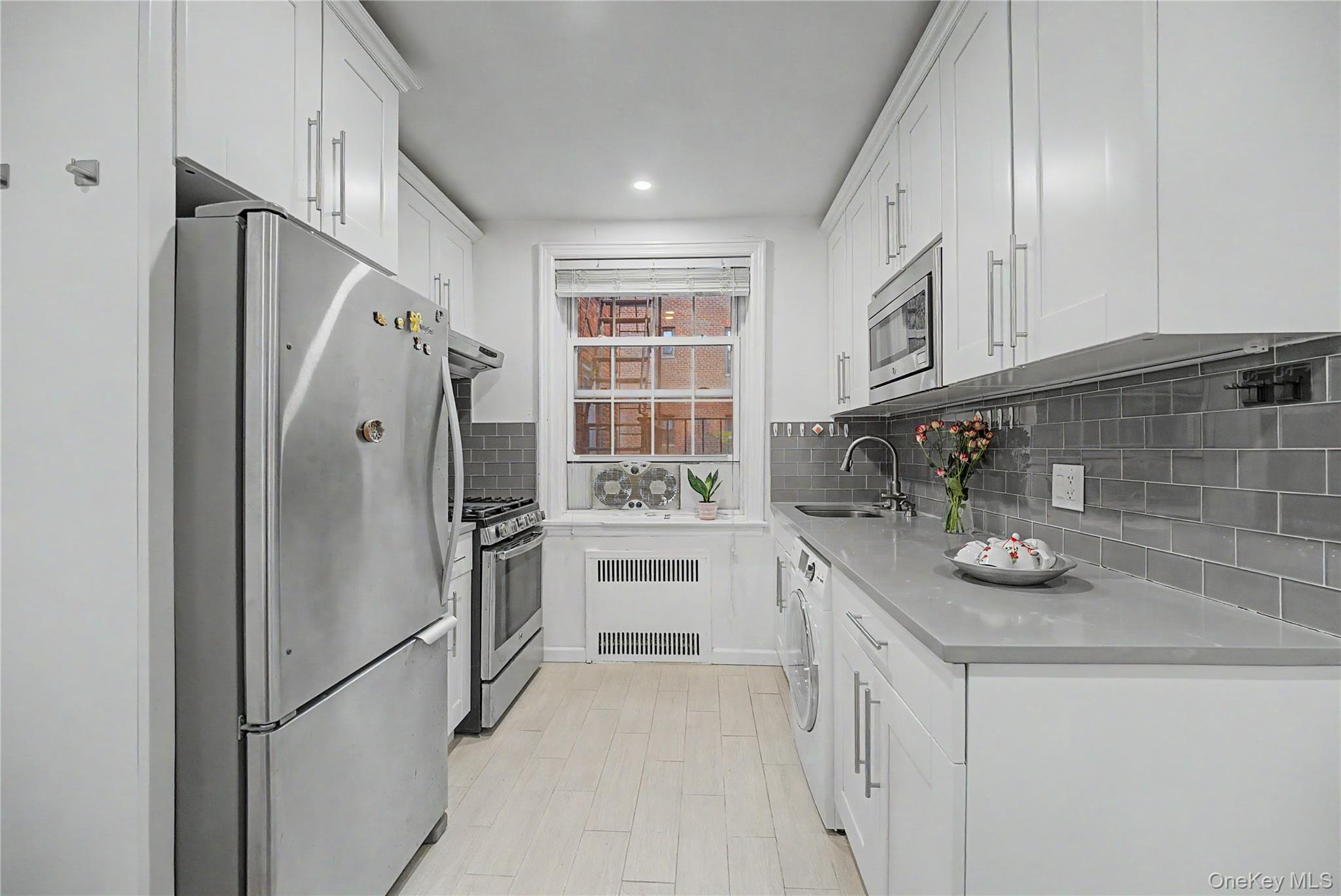 10 Welwyn Road, Unit 2C Great Neck, NY 11021 - Photo 10 of 18