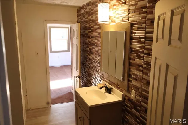 $85,000 | 623 Broadway, Venice, IL 62090