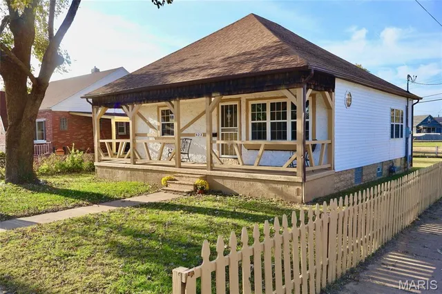 $95,000 | 623 Broadway, Venice, IL 62090