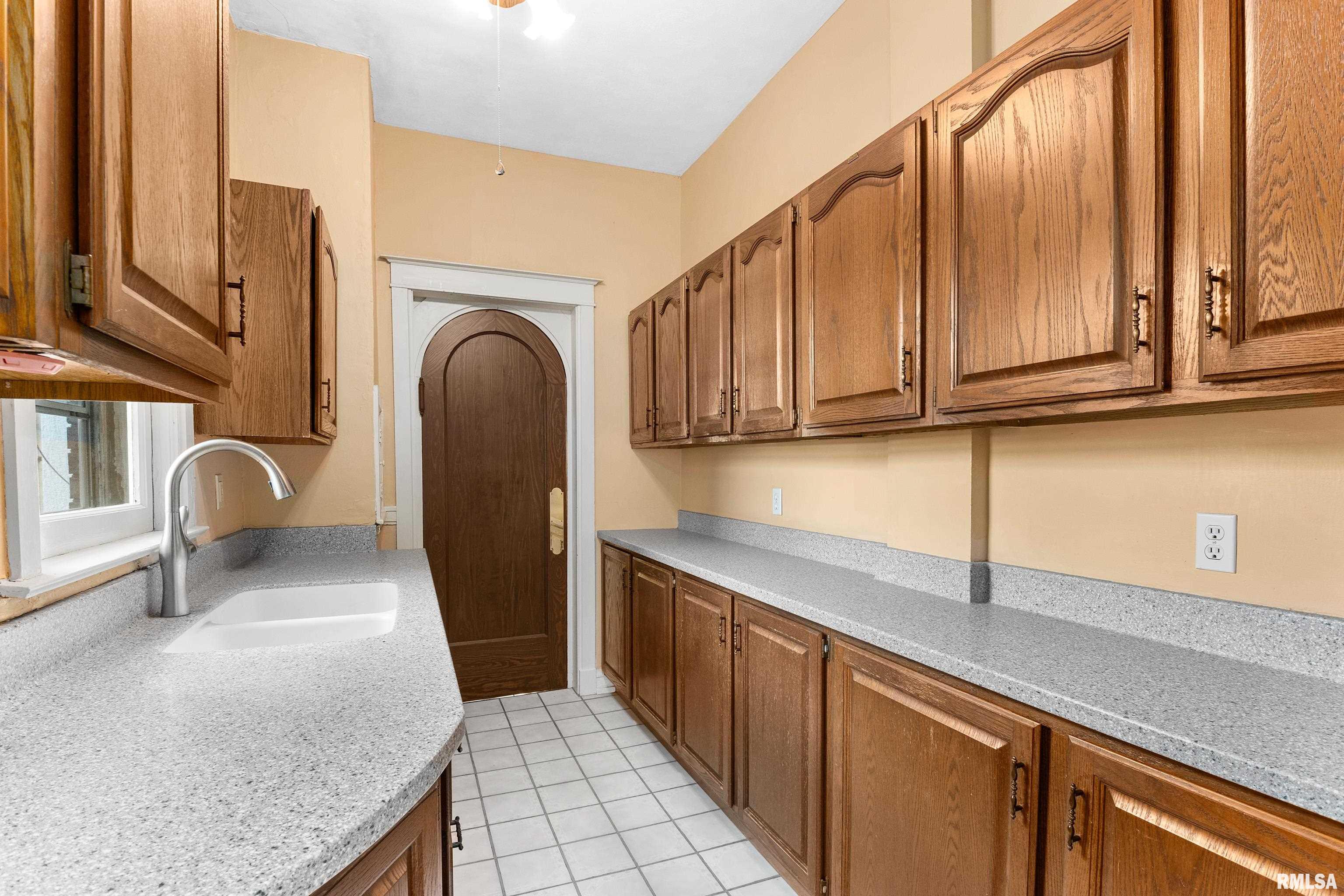 423 West High Street Peoria, IL 61606 - Photo 32 of 58