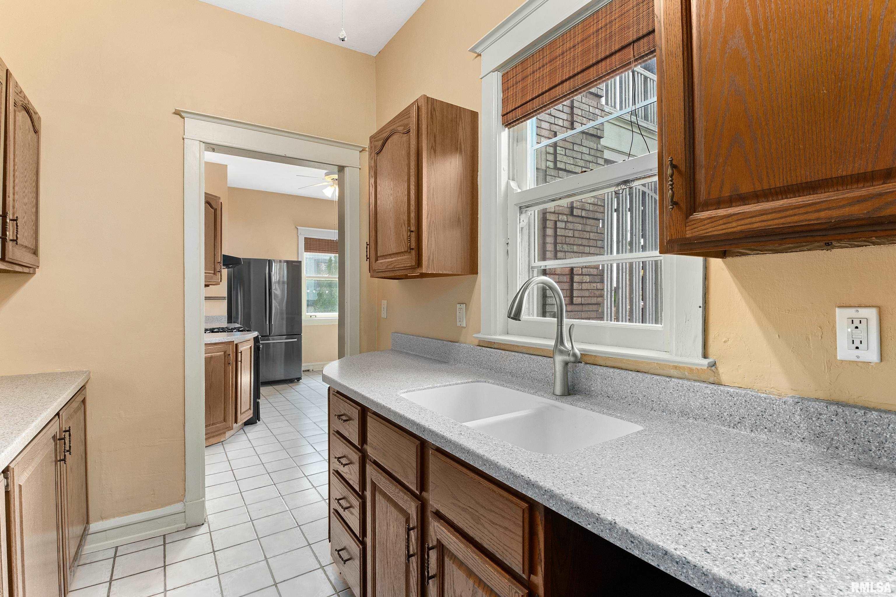 423 West High Street Peoria, IL 61606 - Photo 33 of 58