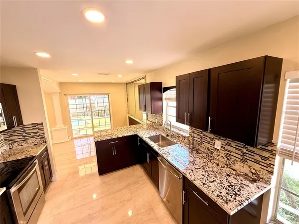$2,600 | 9026 Dixiana Villa Circle, Tampa, FL 33635