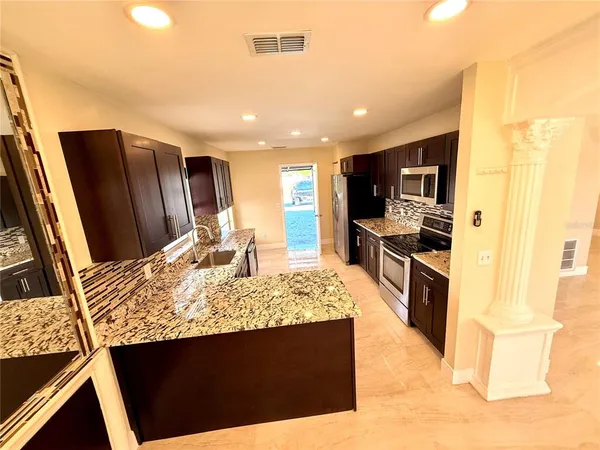 $2,600 | 9026 Dixiana Villa Circle, Tampa, FL 33635