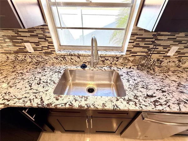 $2,600 | 9026 Dixiana Villa Circle, Tampa, FL 33635