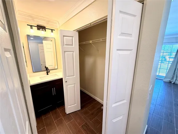 $2,600 | 9026 Dixiana Villa Circle, Tampa, FL 33635
