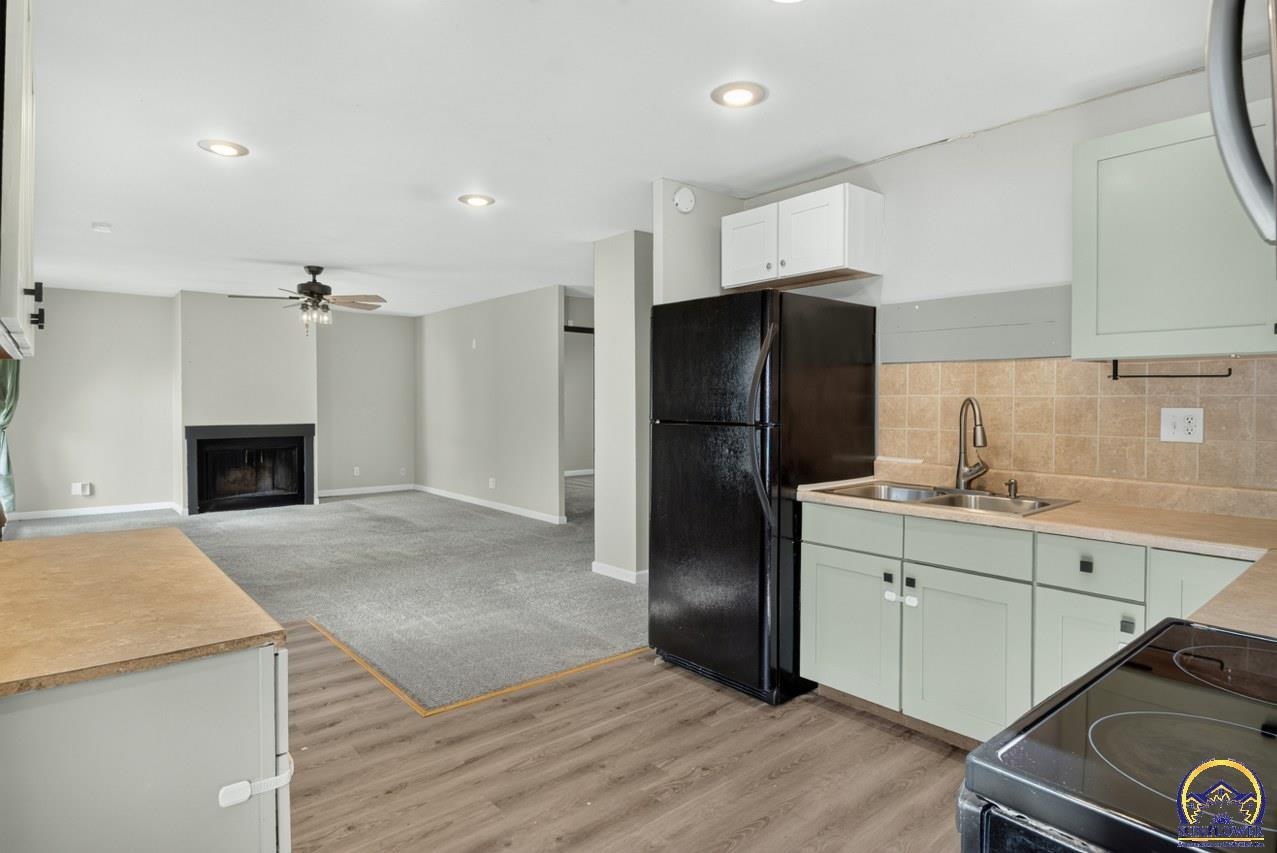 2833 Southwest Hillcrest Road Topeka, KS 66614 - Photo 7 of 34 Gallery Image 7