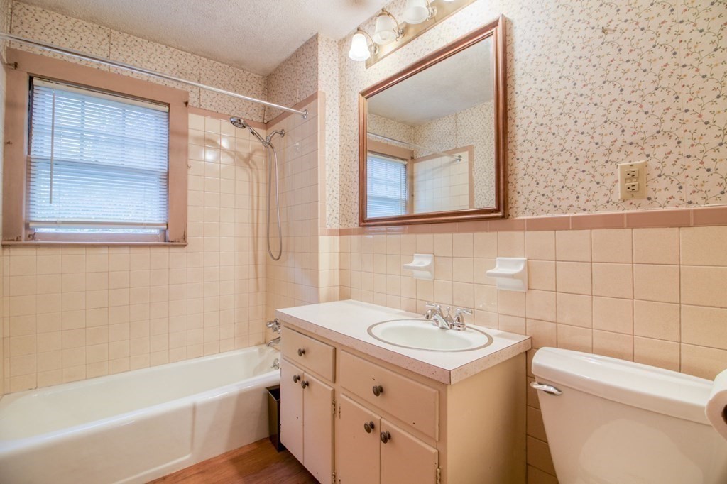 83-85 Mayfair Avenue Springfield, MA 01104 - Photo 15 of 23 Gallery Image 15