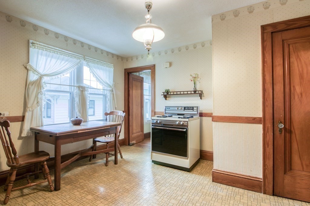83-85 Mayfair Avenue Springfield, MA 01104 - Photo 6 of 23 Gallery Image 6