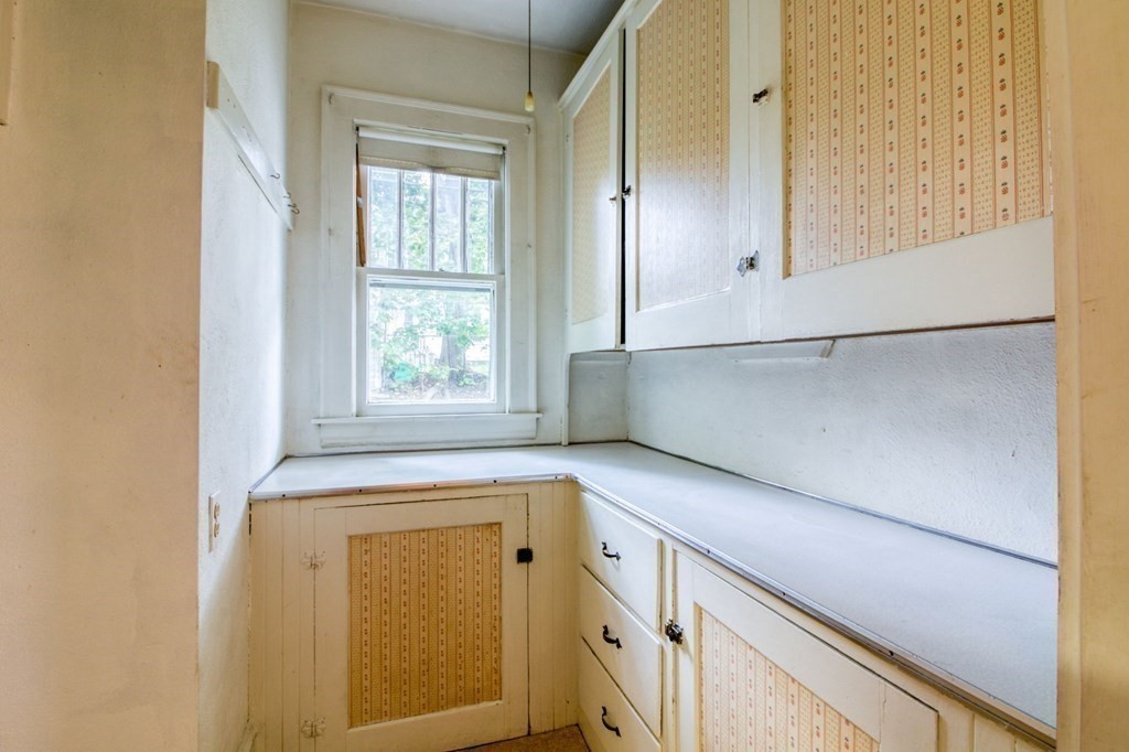 83-85 Mayfair Avenue Springfield, MA 01104 - Photo 7 of 23 Gallery Image 7