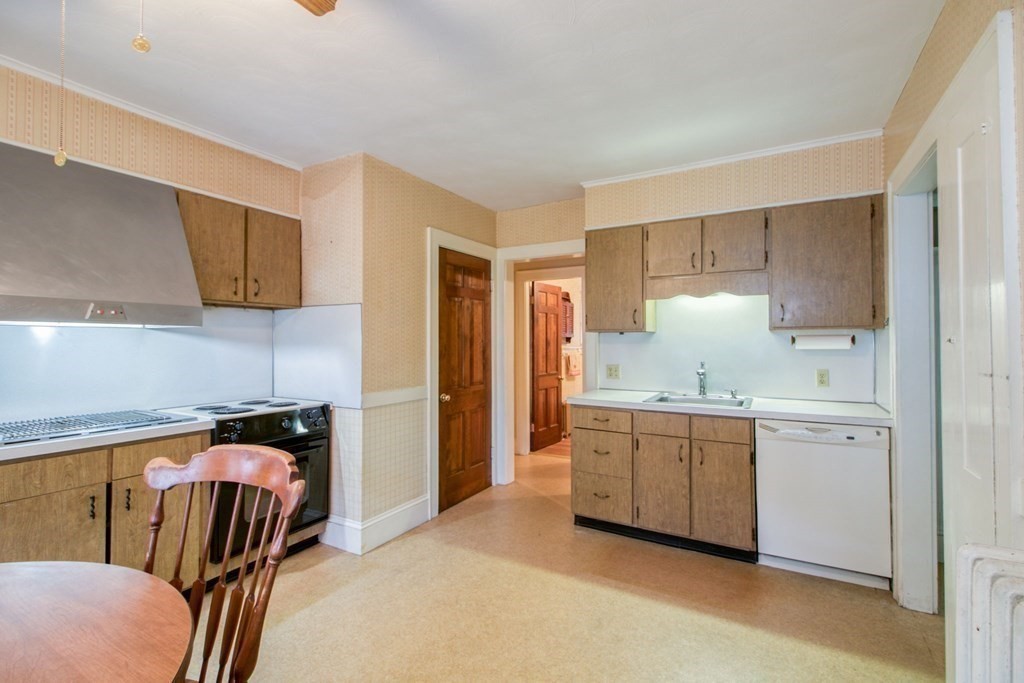 83-85 Mayfair Avenue Springfield, MA 01104 - Photo 10 of 23 Gallery Image 10