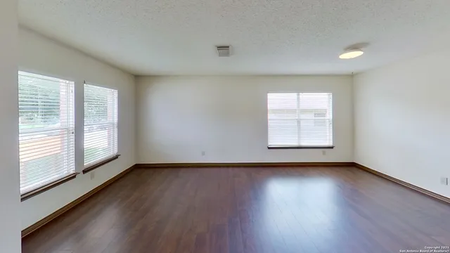 $1,800 | 2547 Smokey Creek, Schertz, TX 78154