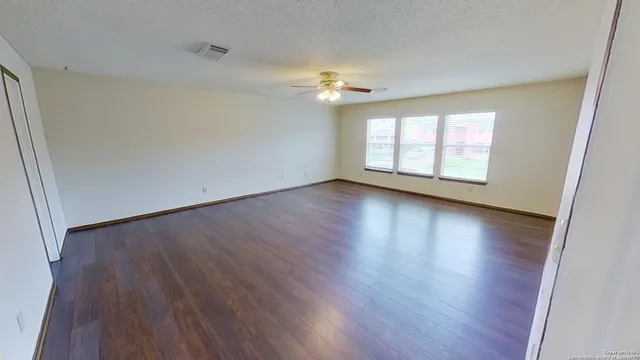 $1,800 | 2547 Smokey Creek, Schertz, TX 78154